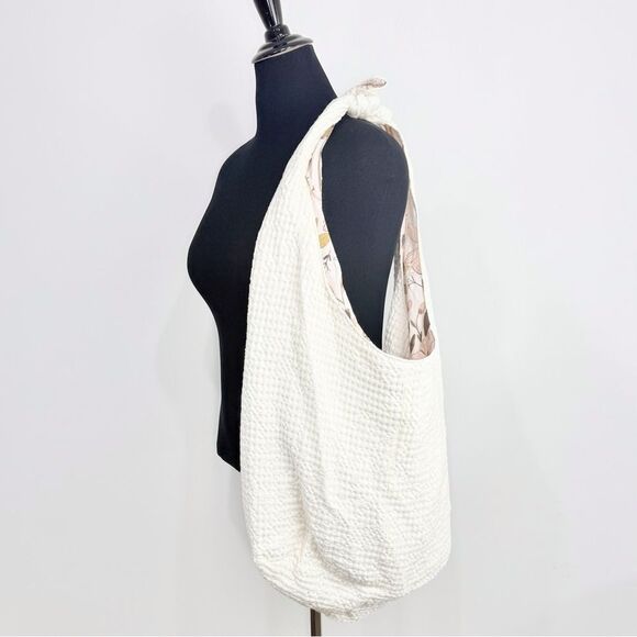 Baggagean and Co. Pink Floral Cream Waffle Knit Soft Reversible Fabric Hobo Bag - Picture 3 of 16